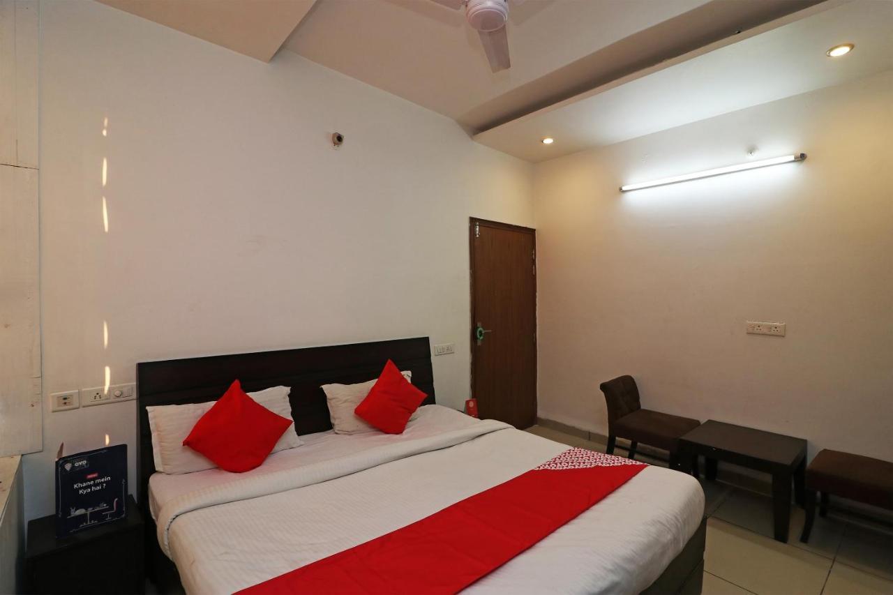 Oyo 22677 Hotel Mehfil Rajpura Exterior photo
